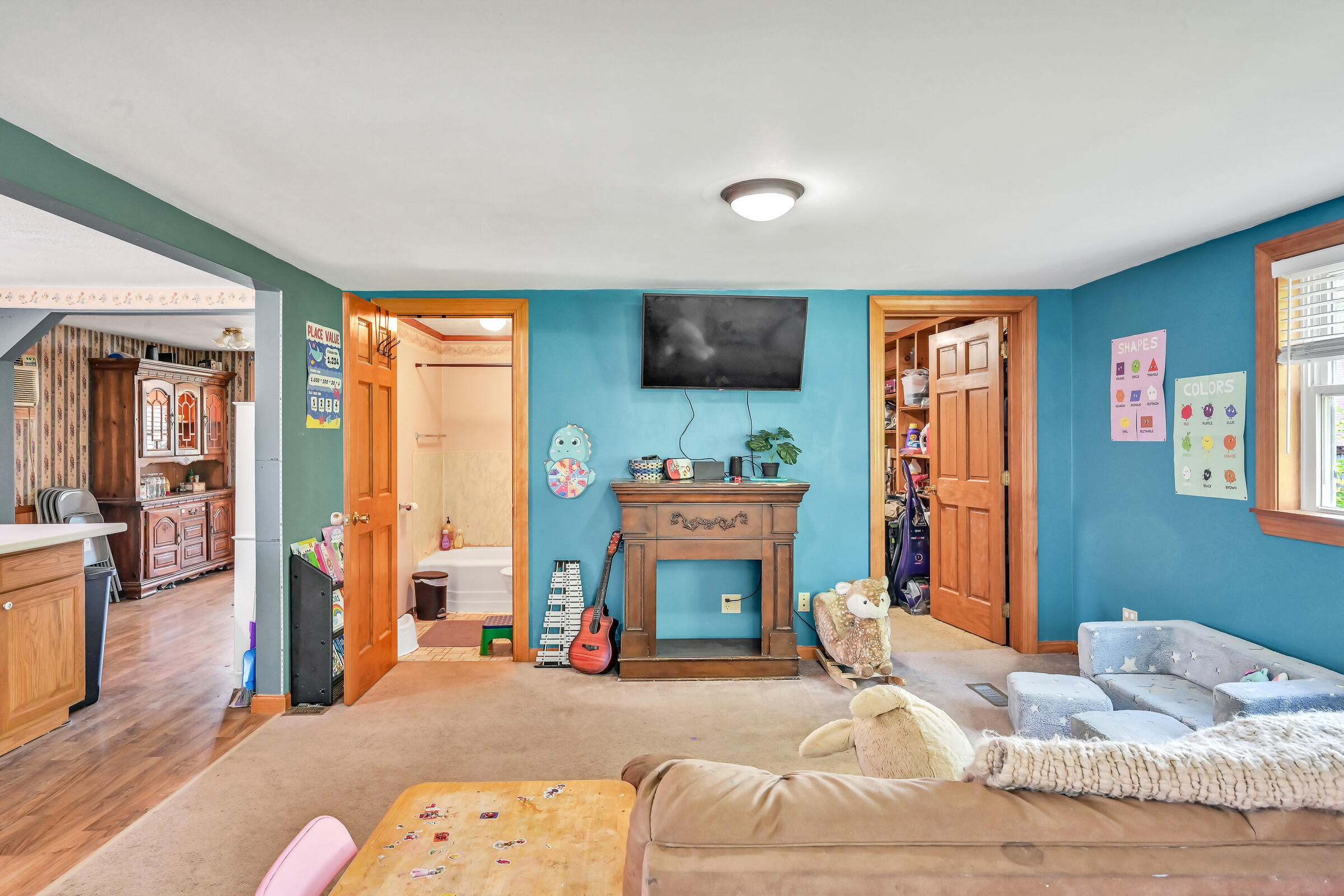 27 Hallowell Road Chelsea, ME 04330 - Photo 8 of 20 Living Room