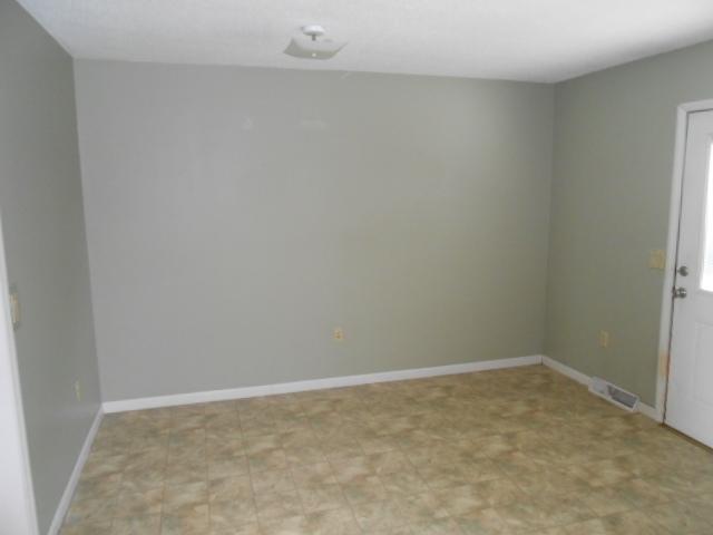 170 Rising Lane La Follette, TN 37766 - Photo 5 of 10 DSCN3182