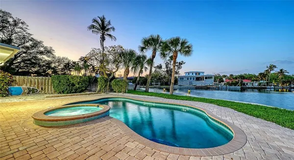 $3,000,000 | 339 Treasure Boat Way, Sarasota, FL 34242