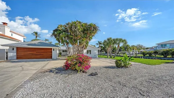 $3,000,000 | 339 Treasure Boat Way, Sarasota, FL 34242