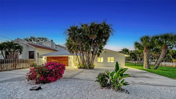 $3,000,000 | 339 Treasure Boat Way, Sarasota, FL 34242