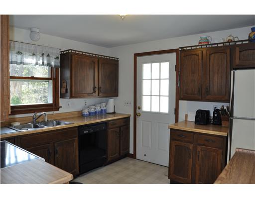 34 Windsor Road South Kingstown, RI 02879 - Photo 3 of 16 Kitchen.