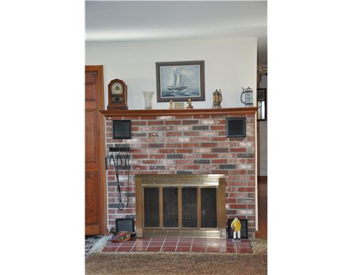 34 Windsor Road South Kingstown, RI 02879 - Photo 4 of 16 Living Room.