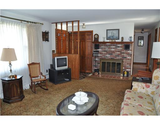 34 Windsor Road South Kingstown, RI 02879 - Photo 5 of 16 Living Room.