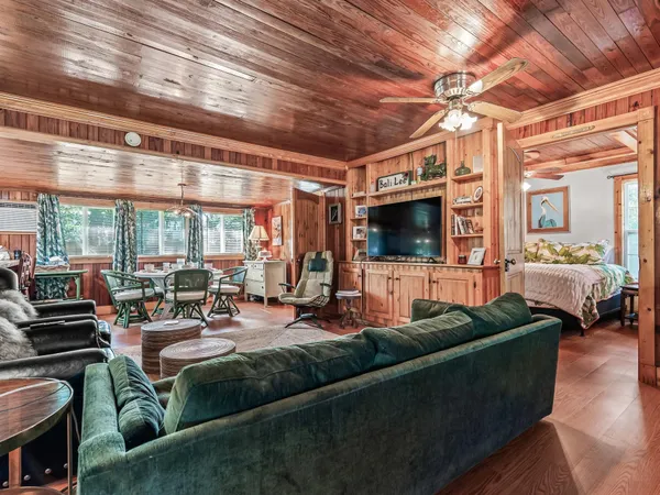 $295,000 | 69 Suwannee Avenue, Panacea, FL 32346