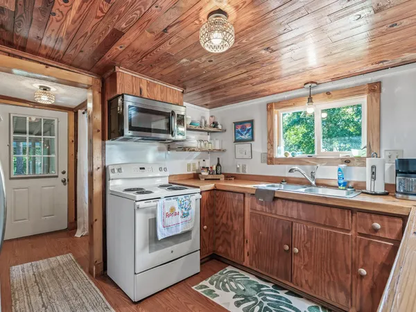 $295,000 | 69 Suwannee Avenue, Panacea, FL 32346
