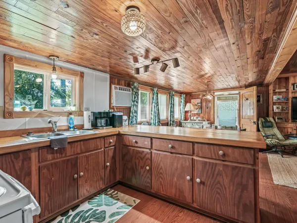 $295,000 | 69 Suwannee Avenue, Panacea, FL 32346