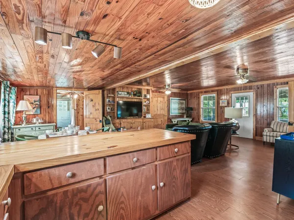 $295,000 | 69 Suwannee Avenue, Panacea, FL 32346