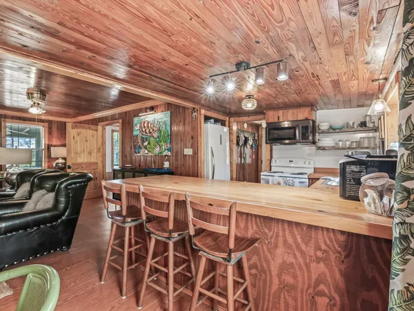 $295,000 | 69 Suwannee Avenue, Panacea, FL 32346