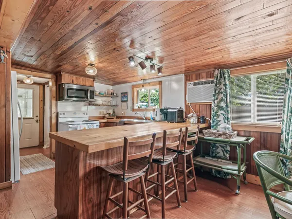 $295,000 | 69 Suwannee Avenue, Panacea, FL 32346