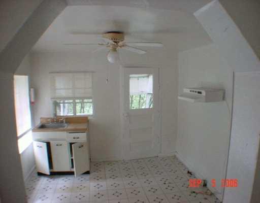 231 Hulton Road Penn Hills, PA 15147 - Photo 2 of 8 Kitchen.