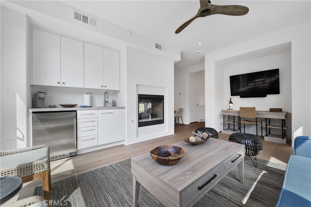 50070 Vía De Moda La Quinta, CA 92253 - Photo 7 of 32 a living room with furniture and a flat screen tv