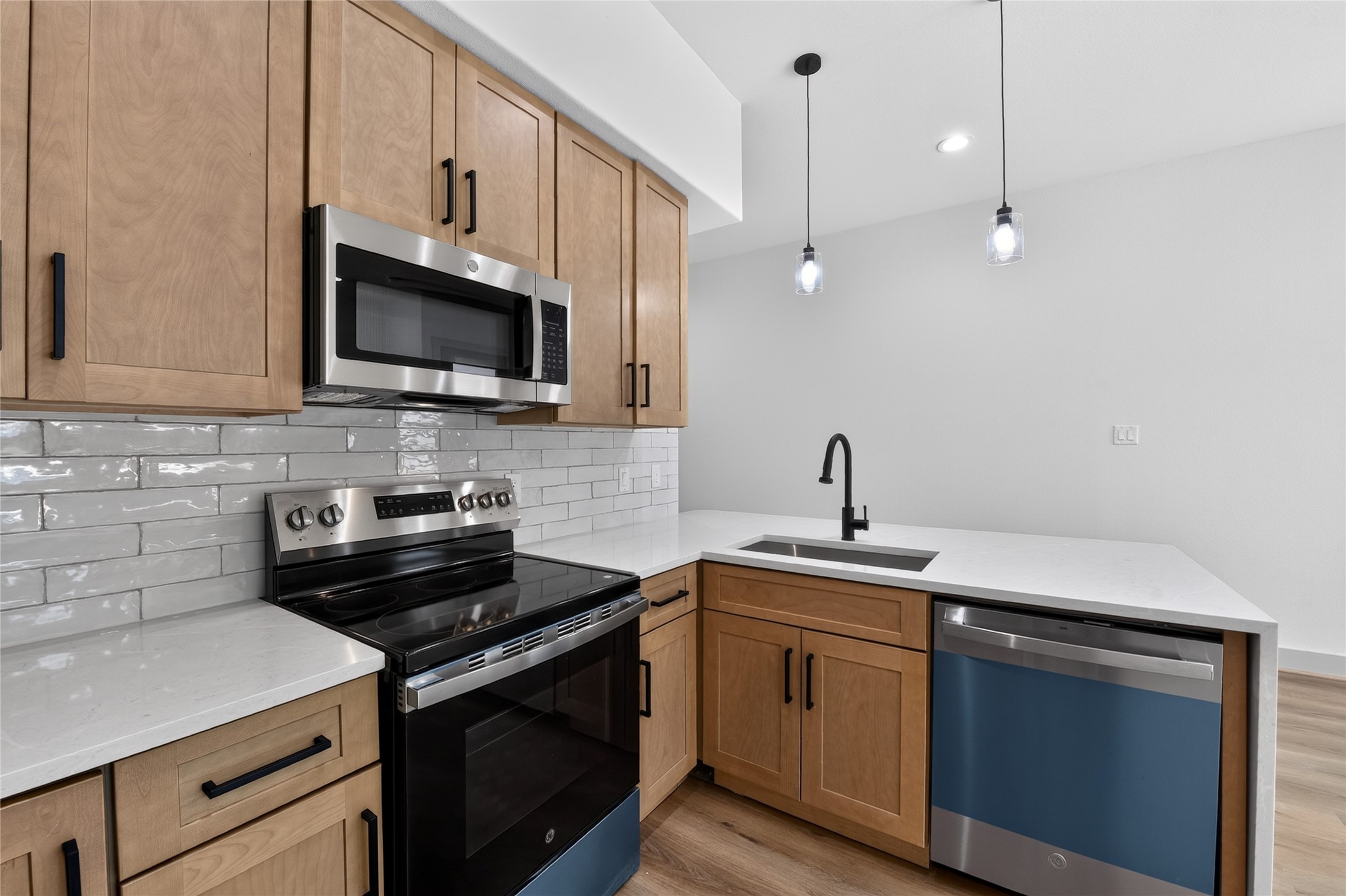 6815 Stearns Street Houston, TX 77021 - Photo 4 of 35 Designed for both living and entertaining, the kitchen opens seamlessly to the living and dining areas, with generous counter space for cooking and prep with a charming farmhouse sink as a thoughtful finishing touch.
