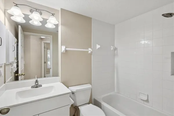 $199,900 | 404 Laurel Lake Drive, Unit 105, Venice, FL 34292