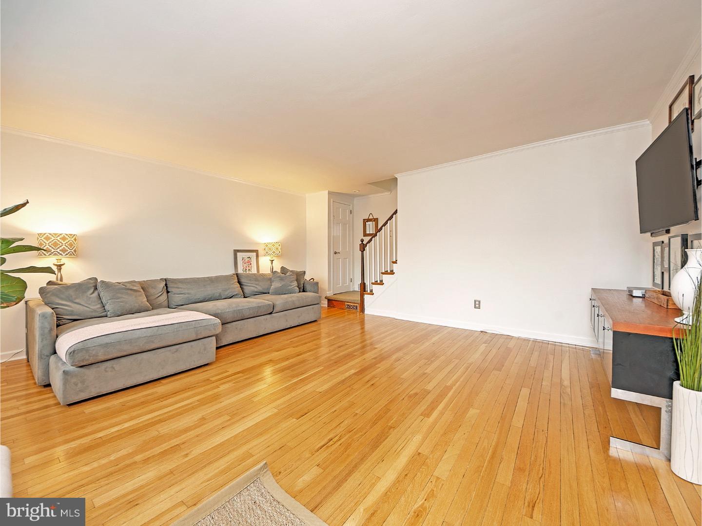 239 Potomac Road Wilmington, DE 19803 - Photo 6 of 25 Living Room