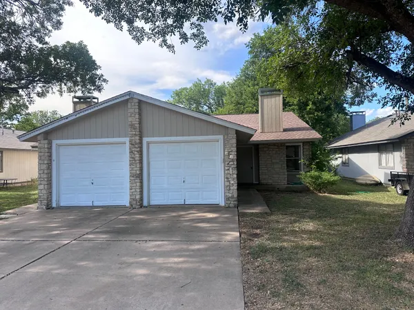 $1,295 | 410 Linden Street, Unit B, Bastrop, TX 78602