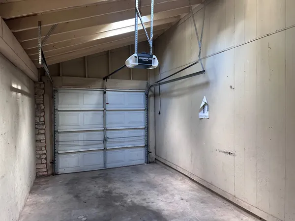 $1,295 | 410 Linden Street, Unit B, Bastrop, TX 78602