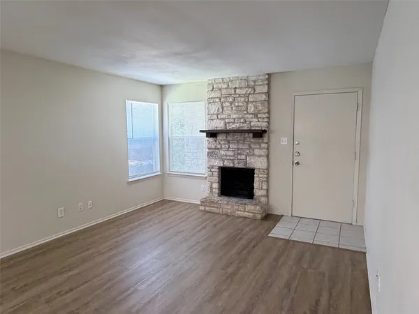 $1,295 | 410 Linden Street, Unit B, Bastrop, TX 78602