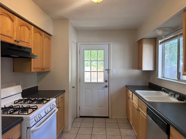 $1,295 | 410 Linden Street, Unit B, Bastrop, TX 78602