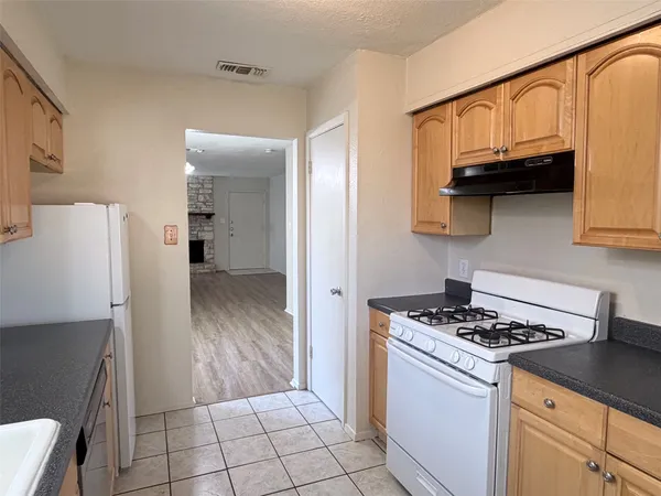 $1,295 | 410 Linden Street, Unit B, Bastrop, TX 78602