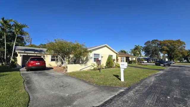 a view of a house with a yard and garage