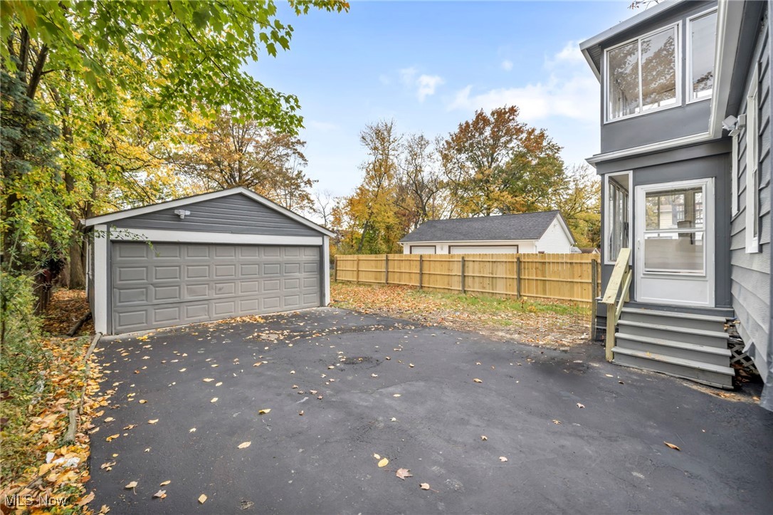 1048 Woodview Road Cleveland, OH 44121 - Photo 38 of 42