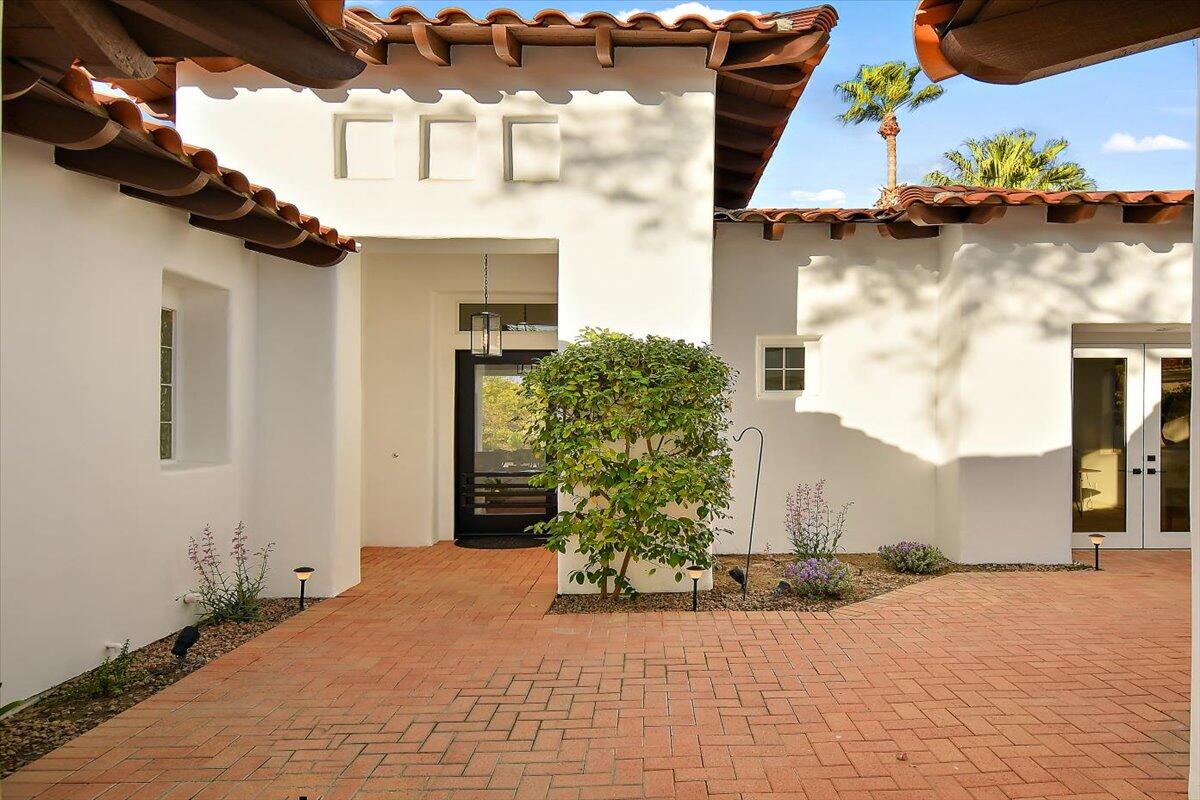 215 Loch Lomond Road Rancho Mirage, CA 92270 - Photo 5 of 57 a front view of a house with a yard