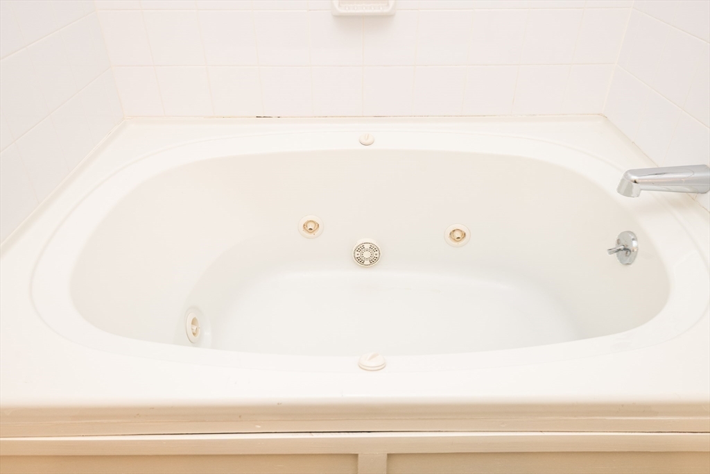 99 Washington Street, Unit 33 Salem, MA 01970 - Photo 15 of 36 a bathroom with a bathtub