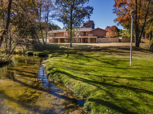 $774,000 | N2068 State Road 22, Wautoma, WI 54982