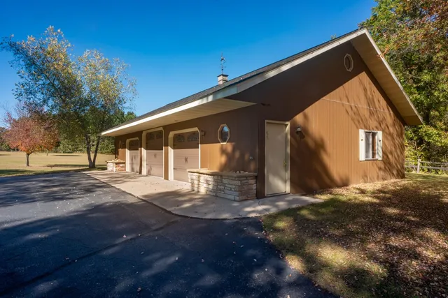 $774,000 | N2068 State Road 22, Wautoma, WI 54982