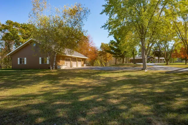 $774,000 | N2068 State Road 22, Wautoma, WI 54982