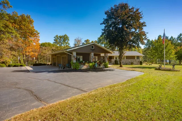 $774,000 | N2068 State Road 22, Wautoma, WI 54982