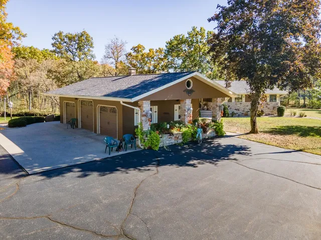 $774,000 | N2068 State Road 22, Wautoma, WI 54982