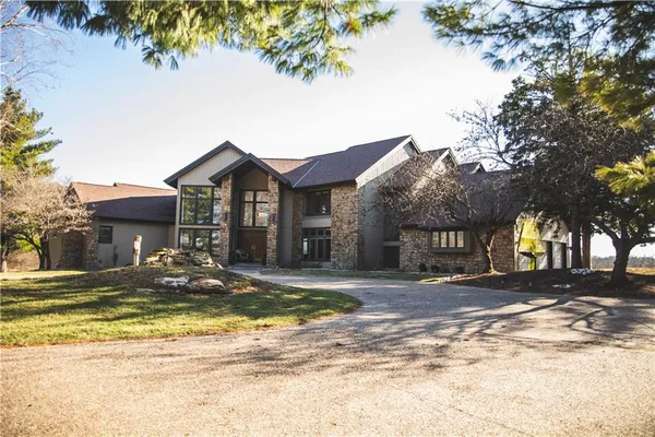 $1,149,000 | 4112 Miller Road, St. Joseph, MO 64505