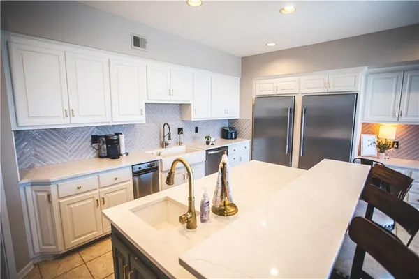 $1,049,000 | 4112 Miller Road, St. Joseph, MO 64505