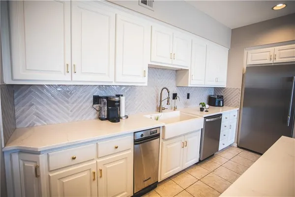$1,049,000 | 4112 Miller Road, St. Joseph, MO 64505