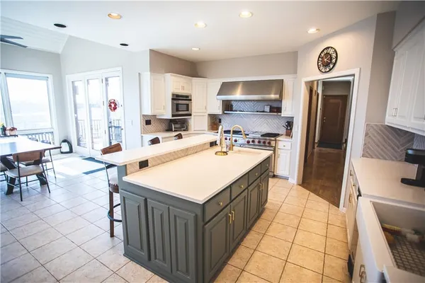 $1,049,000 | 4112 Miller Road, St. Joseph, MO 64505