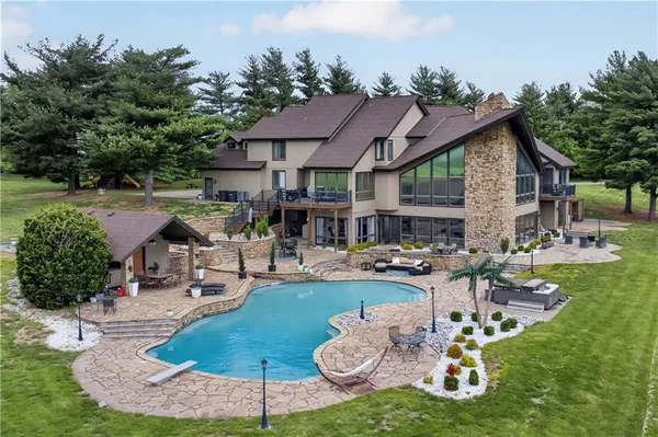 $1,049,000 | 4112 Miller Road, St. Joseph, MO 64505