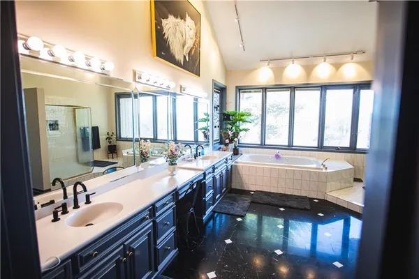 $1,049,000 | 4112 Miller Road, St. Joseph, MO 64505