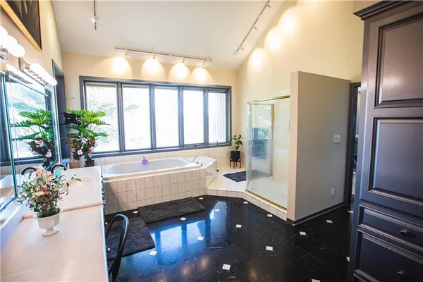 $1,049,000 | 4112 Miller Road, St. Joseph, MO 64505