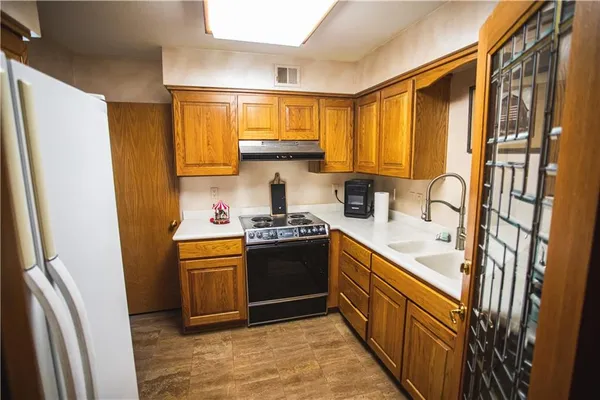 $1,149,000 | 4112 Miller Road, St. Joseph, MO 64505