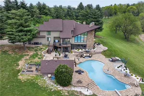 $1,049,000 | 4112 Miller Road, St. Joseph, MO 64505