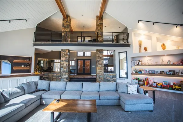 $1,149,000 | 4112 Miller Road, St. Joseph, MO 64505