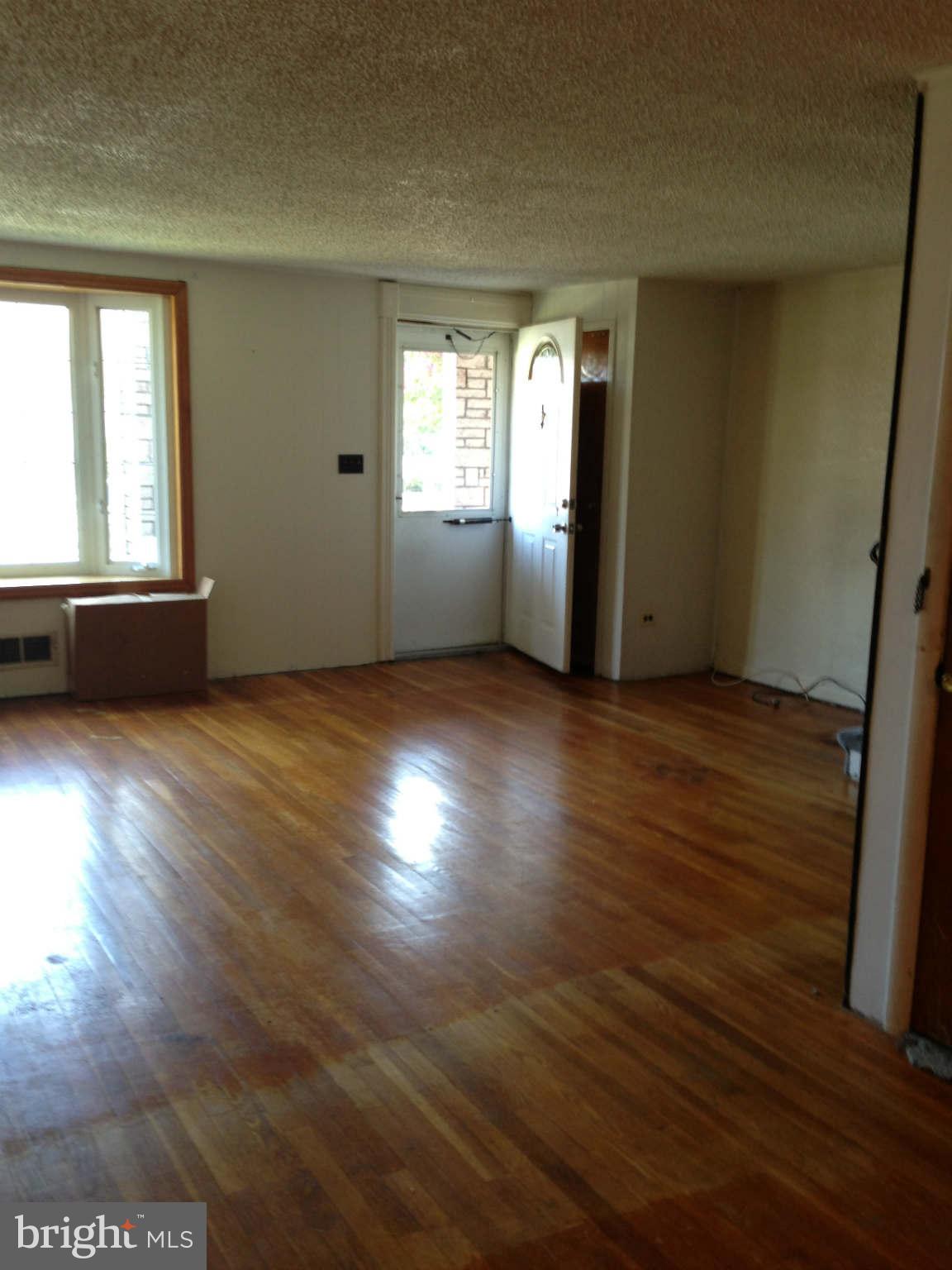 7381 Edsworth Road Baltimore, MD 21222 - Photo 10 of 13 Living Room