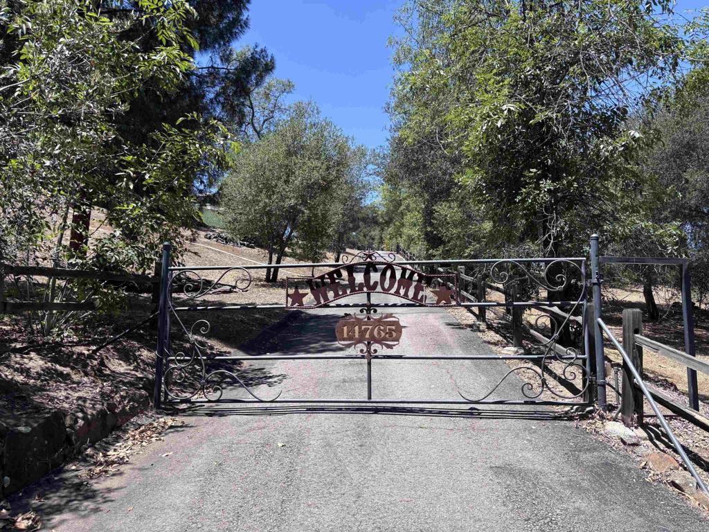 14765 Woods Valley Road Valley Center, CA 92082 - Photo 6 of 52