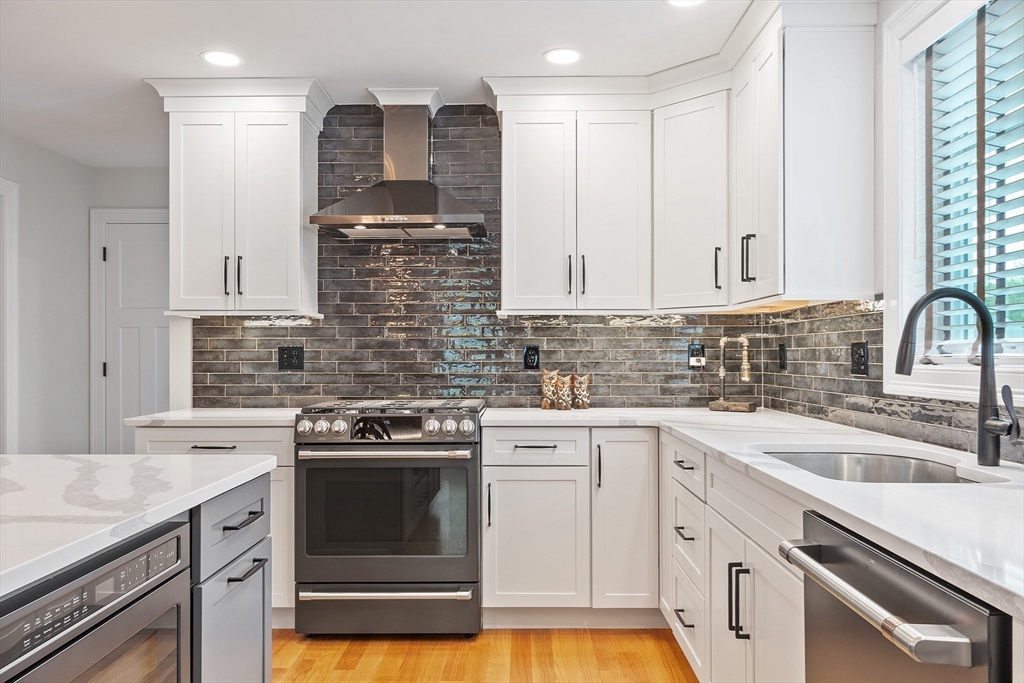 35 Lucaya Circle Wilmington, MA 01887 - Photo 3 of 31 Gallery Image 3