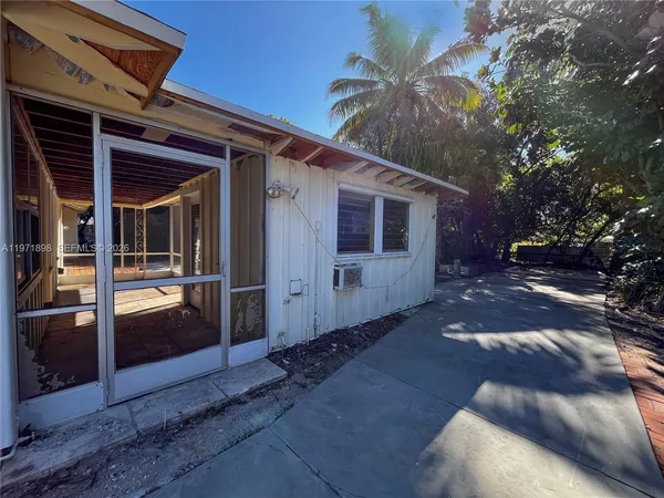 $207,500 | 325 South Manor Drive, Stuart, FL 34994