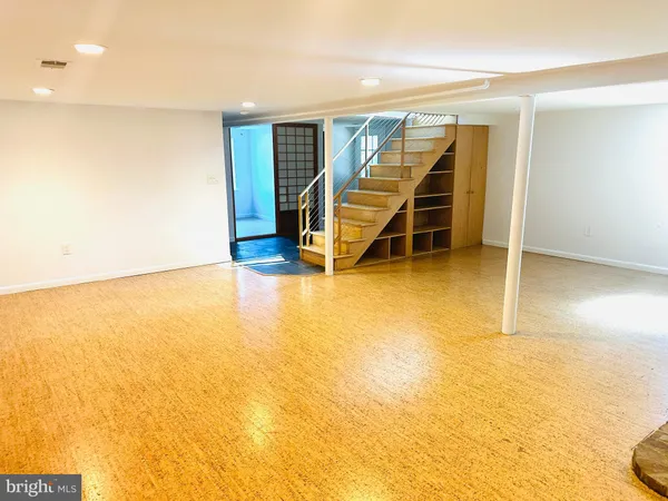 $3,200 | 11231 Ashley Drive, Rockville, MD 20852