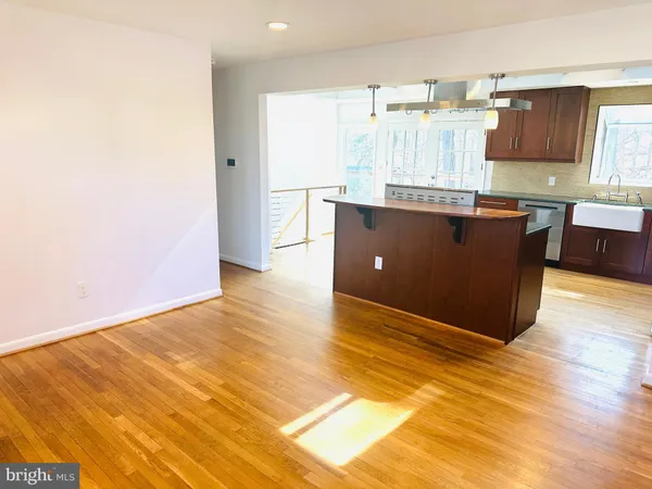 $3,200 | 11231 Ashley Drive, Rockville, MD 20852