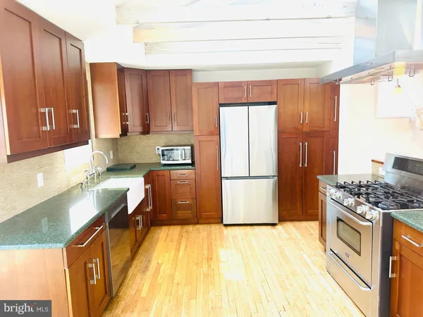 $3,200 | 11231 Ashley Drive, Rockville, MD 20852